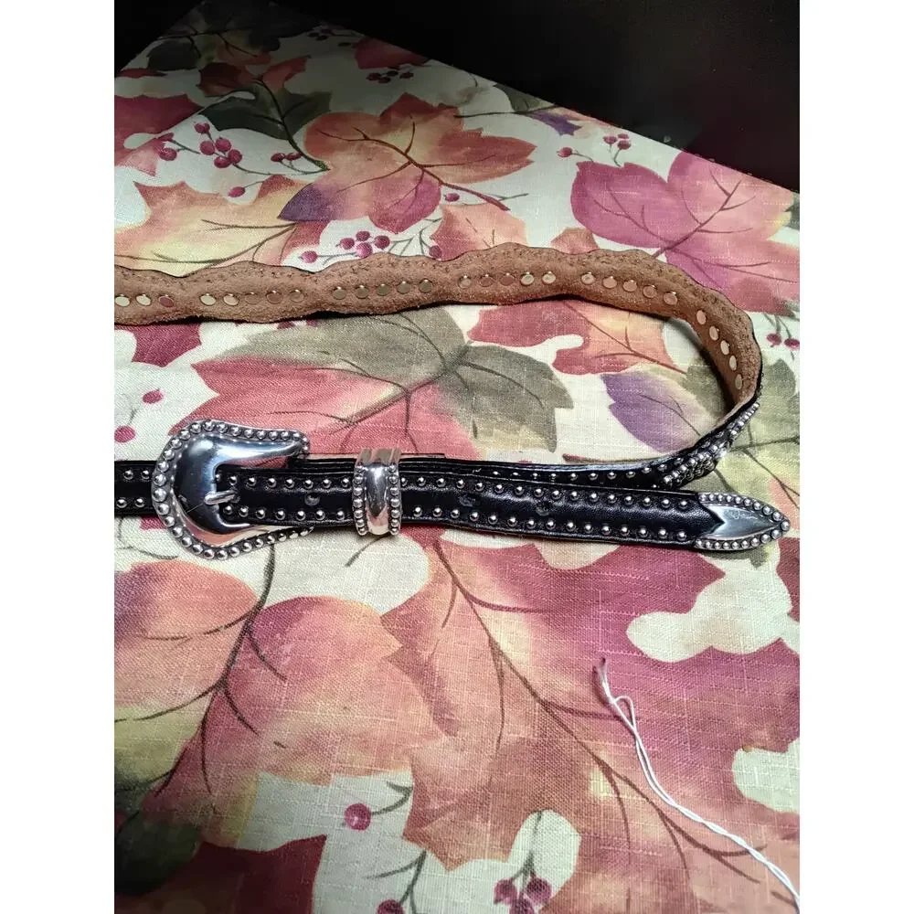 Justin Ladies Size 30 Silver and Black Belt style number C20373 1 1/4